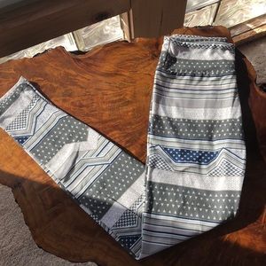 Lularoe Gray Stripe Leggings TWEEN